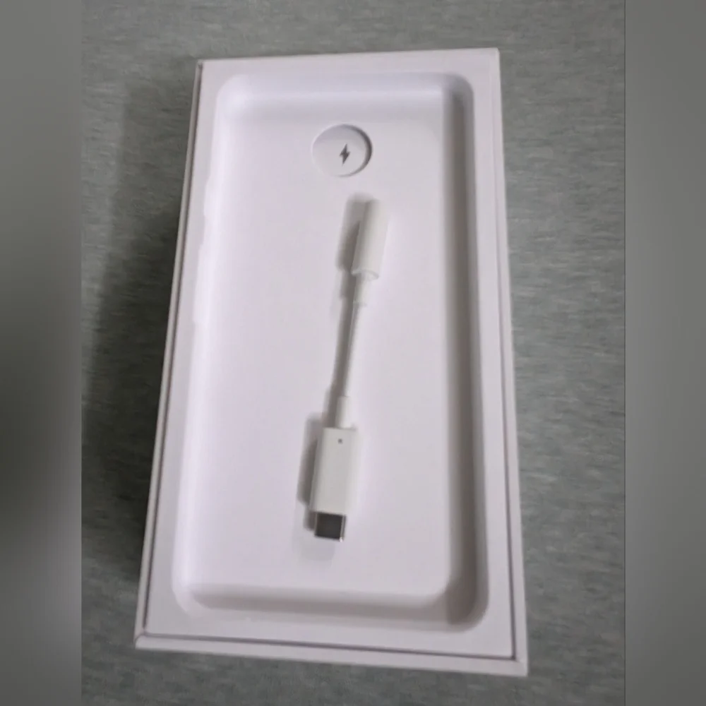 Google Pixel 2 XL BOX and accessories, NO PHONE included. Please see description